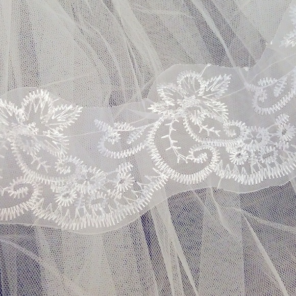 ❤️New Wedding White Lace Bridal Veil. - Picture 2 of 3